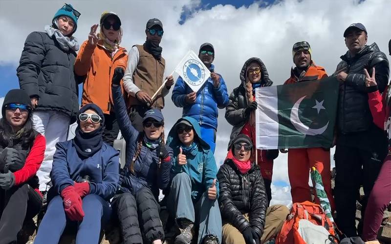 خواتین کوہ پیماؤں نے 5400 میٹر بری لا چوٹی سر کرلی