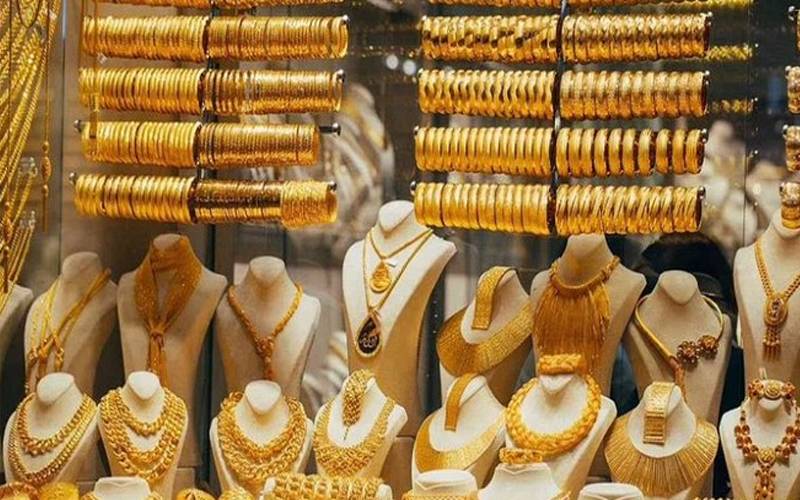  سونے کی قیمت میں معمولی کمی، فی تولہ 3 لاکھ 86 ہزار 300 روپے کا ہوگیا 