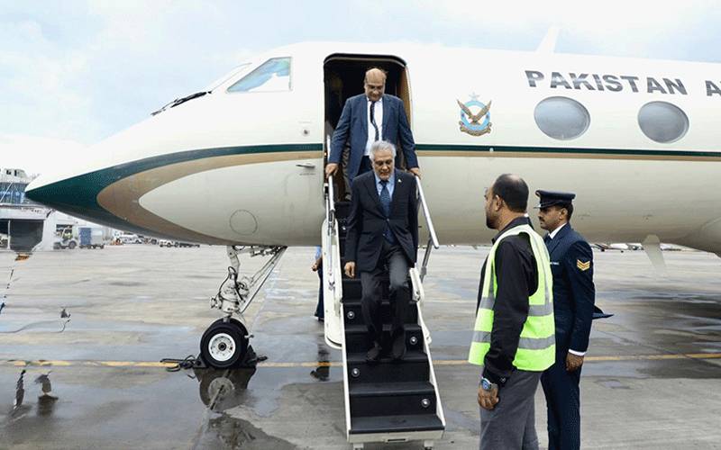 قطر پر اسرائیلی حملہ: نائب وزیر اعظم اسحاق ڈار دوحہ پہنچ گئے