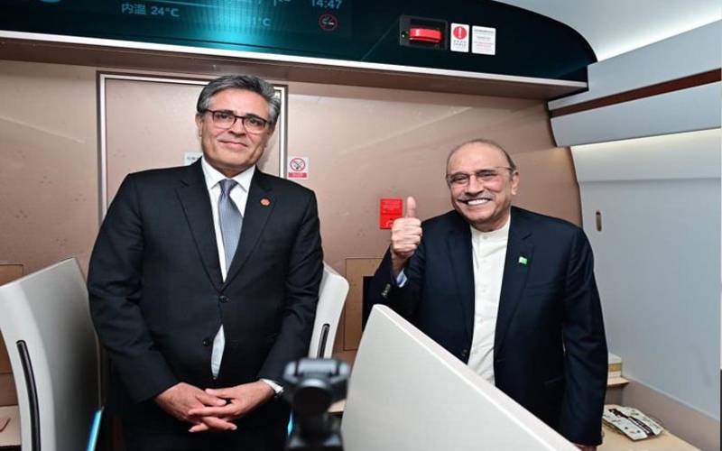 صدر زرداری کا چین میں زلزلہ وارننگ سسٹم سے لیس ہائی سپیڈ ٹرین کے ذریعے سفر 