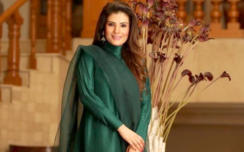  معروف اداکارہ ریشم کا سیلاب زدہ علاقوں کا دورہ،راشن تقسیم کیا
