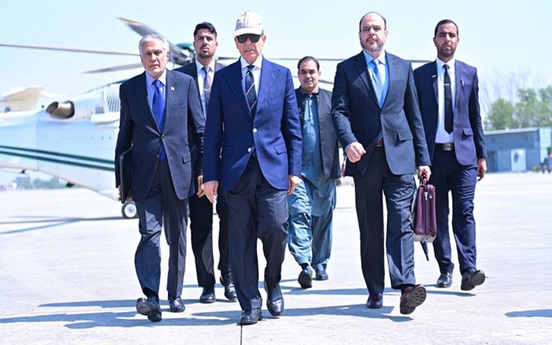 وزیراعظم ایک روزہ سرکاری دورے پر قطر روانہ