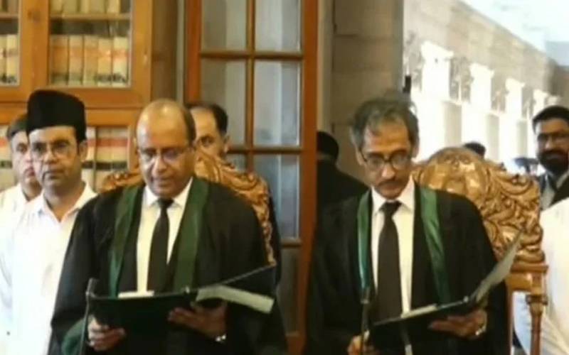 جسٹس ظفر احمد راجپوت نے قائم مقام چیف جسٹس سندھ ہائیکورٹ کے عہدے کا حلف اٹھا لیا 