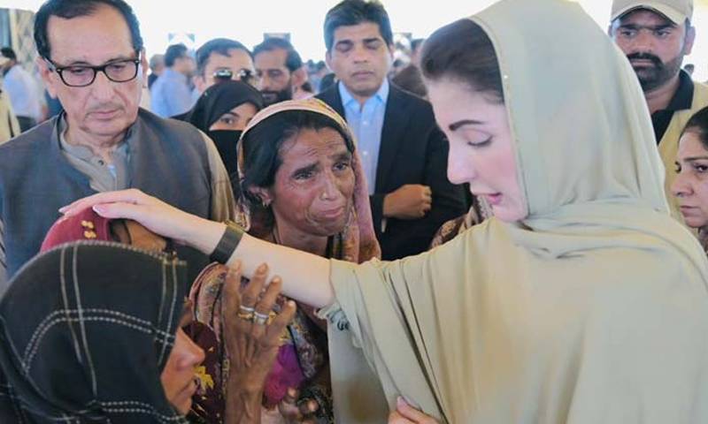 وزیراعلیٰ کا مظفر گڑھ میں سیلاب سے متاثرہ علاقوں کا دورہ، لواحقین میں امدادی چیک تقسیم کئے 