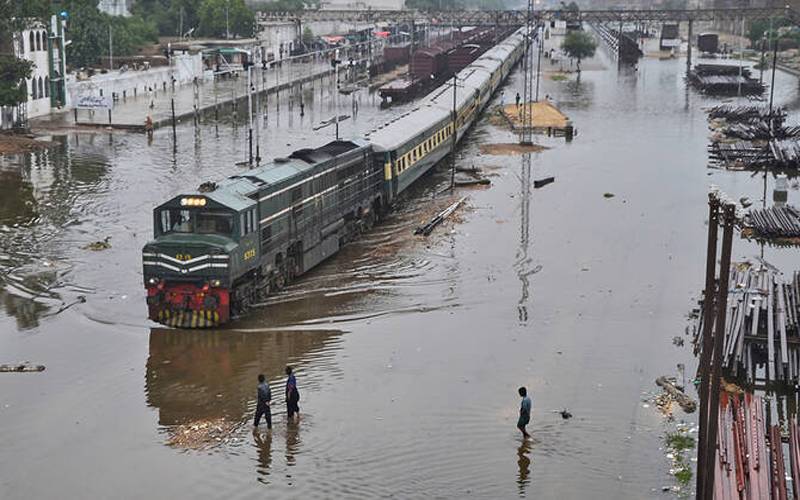 پنجاب میں تباہی مچانےوالا سیلابی ریلہ سندھ میں داخل ، چند روز میں مٹیاری سے گزرے گا 
