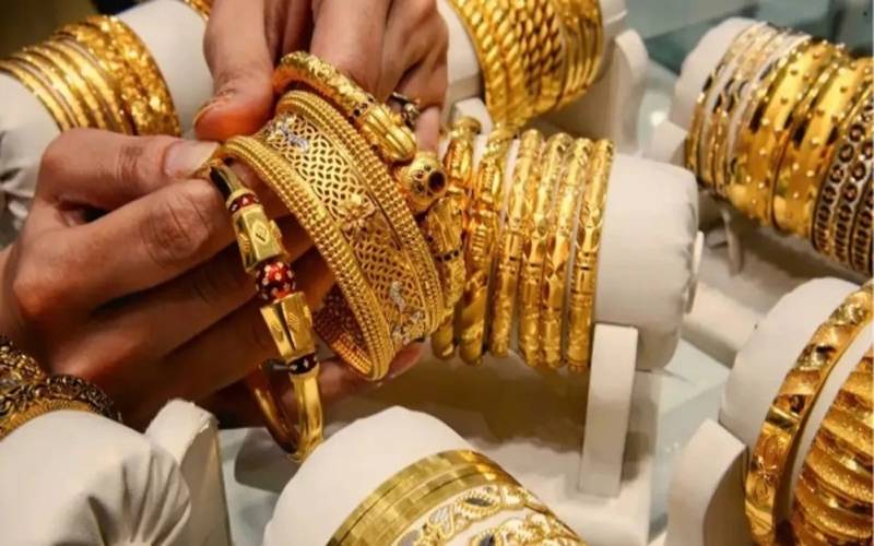 سونے کی فی تولہ قیمت میں 4 ہزار 700 روپے کا اضافہ