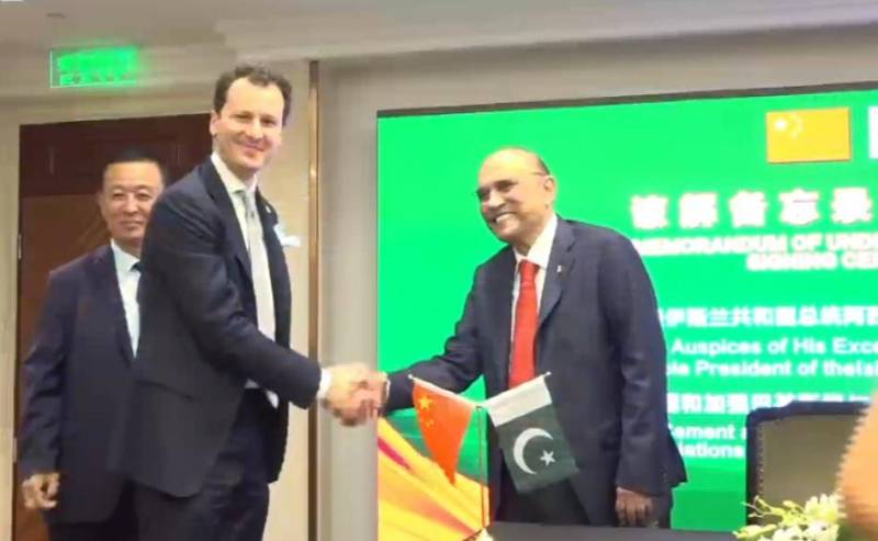  شنگھائی:صد زرداری کی مفاہمت کی تین یاد داشتوں پر دستخط کرنے کی تقریب میں شرکت