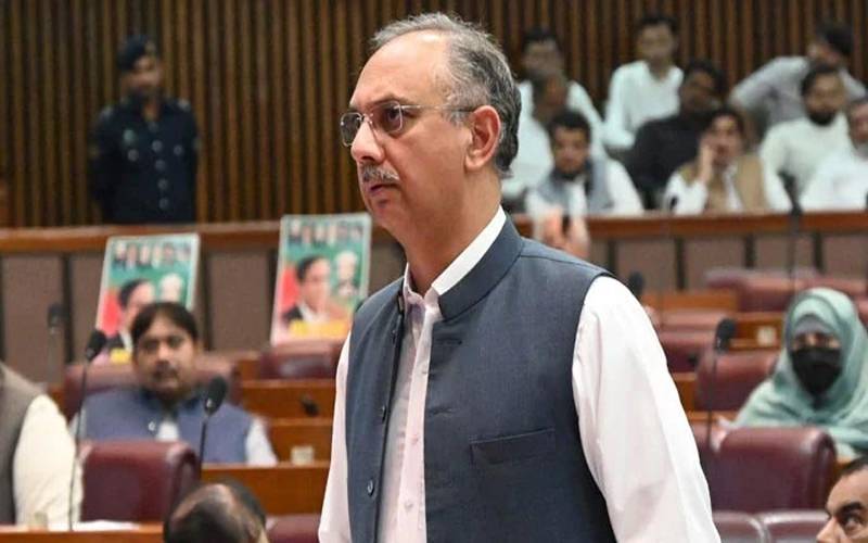 ہماری پُرزور کوشش کے بعد بھی بانی پی ٹی آئی تک رسائی نہیں مل رہی: عمر ایوب 
