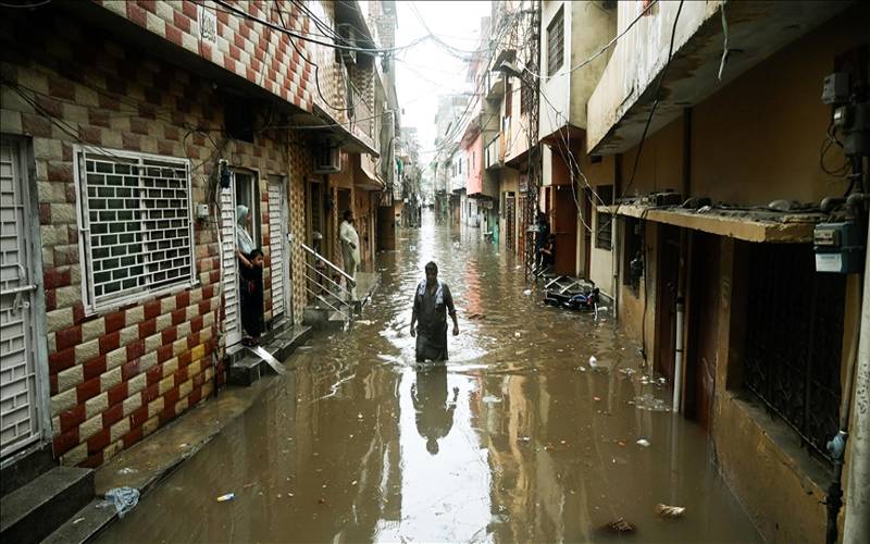گجرات:ایک گھنٹے کی موسلادھار بارش نے شہر کو پھر سے ڈبو دیا