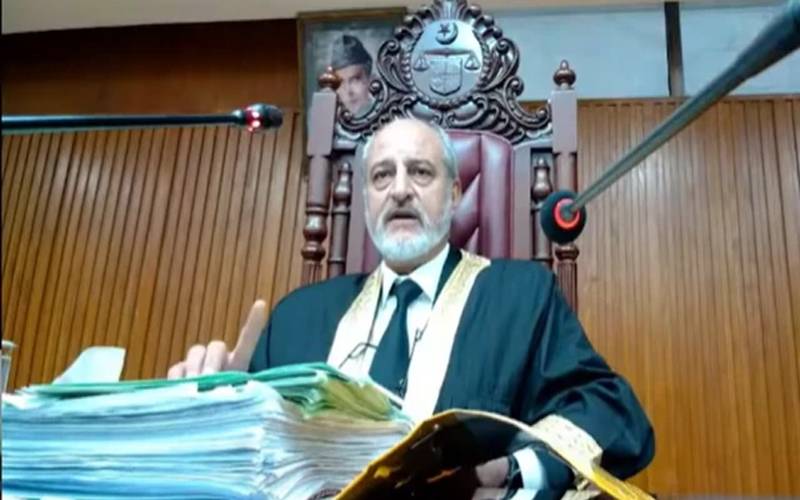 جسٹس سردار اعجاز اسحاق کیخلاف سپریم کورٹ میں شکایت دائر،عہدے سے ہٹانے کی استدعا