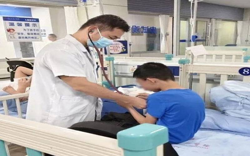 مسلسل 14 گھنٹے ہوم ورک کرنیوالا بچہ ہسپتال داخل 