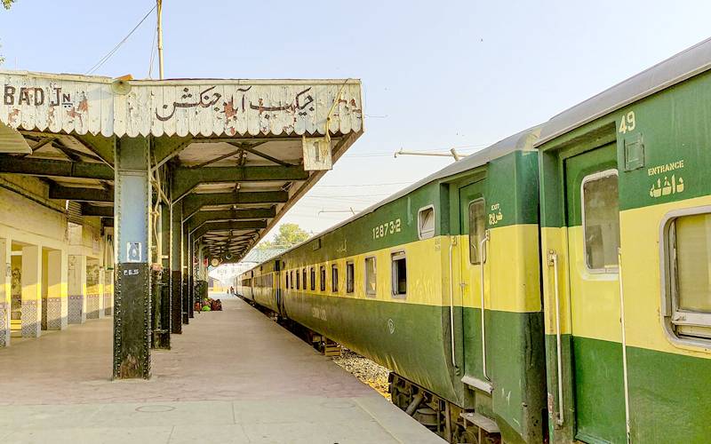 سیکیورٹی خدشات،جعفر ایکسپریس کو جیکب آباد ریلوے اسٹیشن پر روک دیا گیا