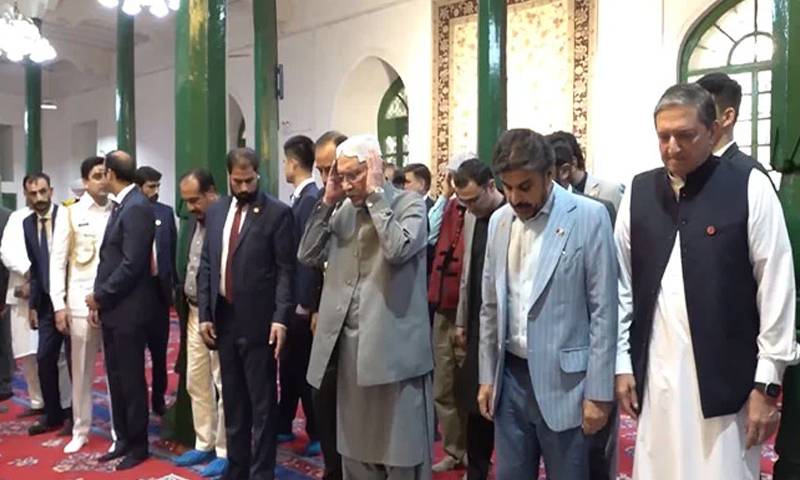 صدر زرداری کا کاشغر کی تاریخی عیدگاہ مسجد کا دورہ، نماز کی ادائیگی