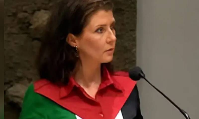 نیدر لینڈ کی رکن پارلیمنٹ کا دلچسپ انداز میں فلسطین سے اظہار یکجہتی 