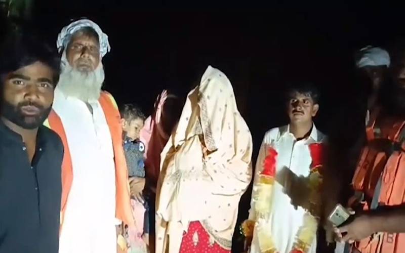 قصور کا دولہا کشتی پر بارات لے کر حجرہ شاہ مقیم پہنچ گیا