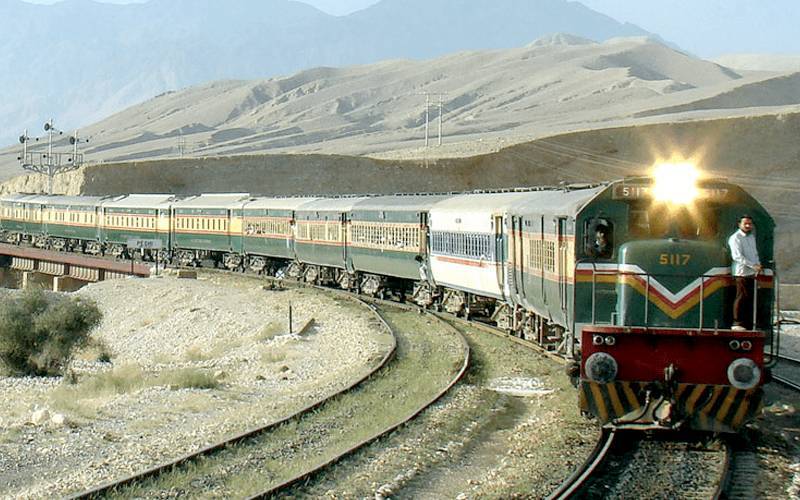 ریلوے ٹریک پر دھماکہ،جعفر ایکسپریس حادثے کا شکار،4افراد زخمی 