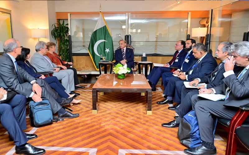  وزیراعظم کا سیلاب کے پاکستانی معیشت پر اثرات کو آئی ایم ایف جائزے میں شامل کرنے کا مطالبہ