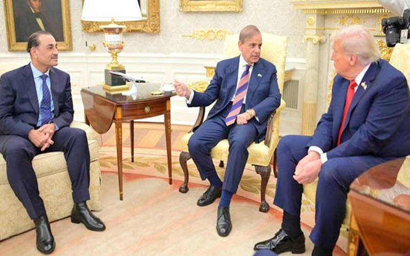 وزیراعظم شہبازشریف کی امریکی صدر سے ملاقات، فیلڈ مارشل بھی شریک ہوئے
