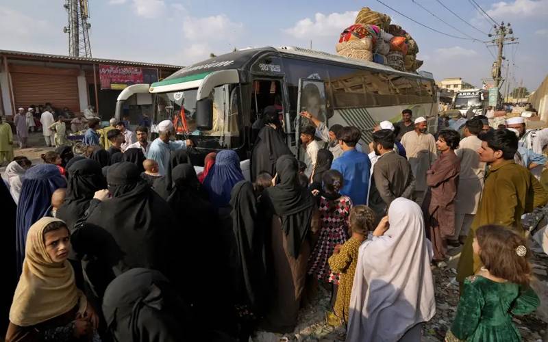 حکومت نے میانوالی میں آخری افغان مہاجر کیمپ بند کردیا