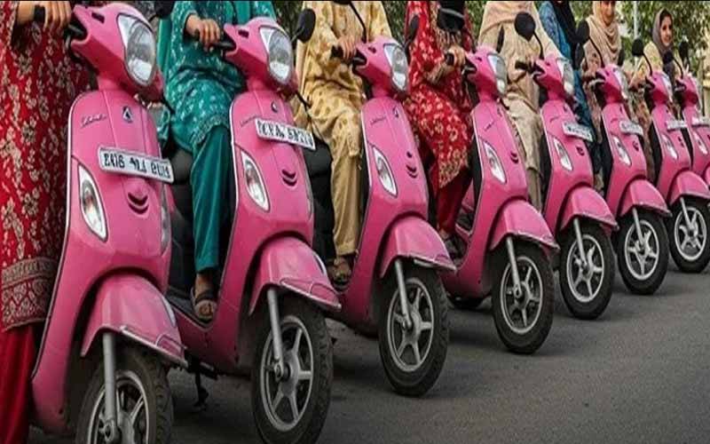 خواتین کیلئے مفت الیکٹرک سکوٹی سکیم، اہلیت کا معیار اور طریقہ کار سامنے آگیا