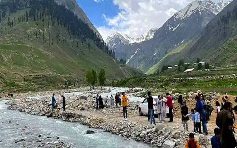 ناران میں نکاح نامے کے بغیر داخلے پر پابندی، خبر جھوٹی نکلی