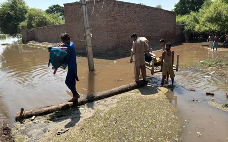  پانی کی نکاسی نہ ہو نے سے سیلاب متاثرین پریشان، بخار  اور  جلدی امراض پھیلنے لگے