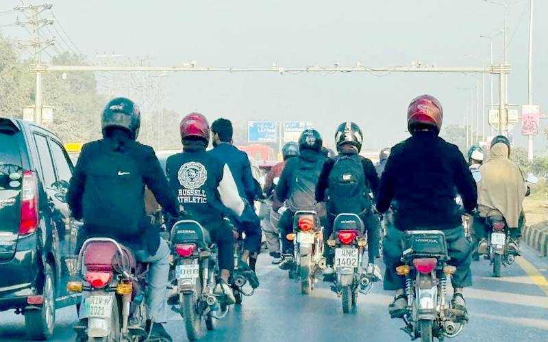  موٹرسائیکل سواروں کو دی گئی ڈیڈ لائن ختم ،آج سے کریک ڈاؤن شروع