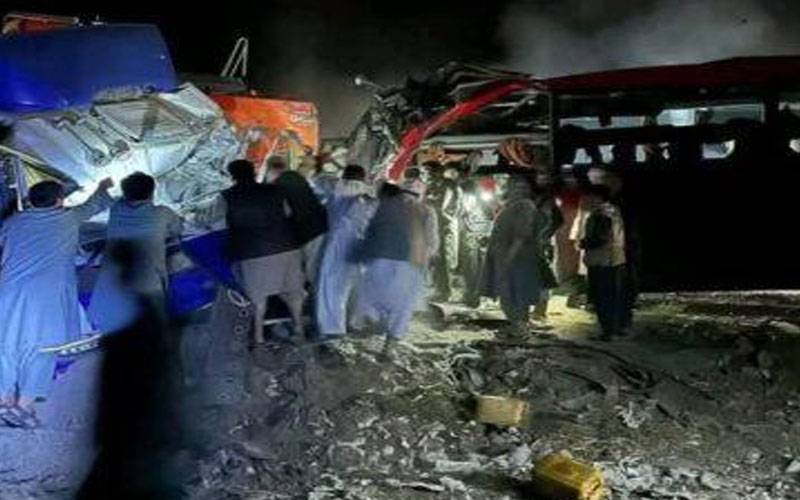 مسافر کوچ اور ٹرک کی ٹکر، 8 افراد جاں بحق 