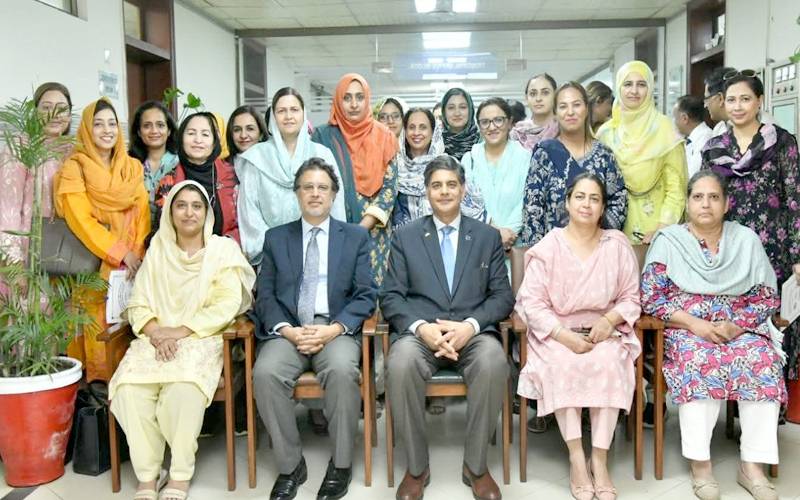 لاہور جنرل ہسپتال میں ’’لیڈرشپ اِن ہیلتھ کیئر‘‘ کے موضوع پر بین الاقوامی ورکشاپ