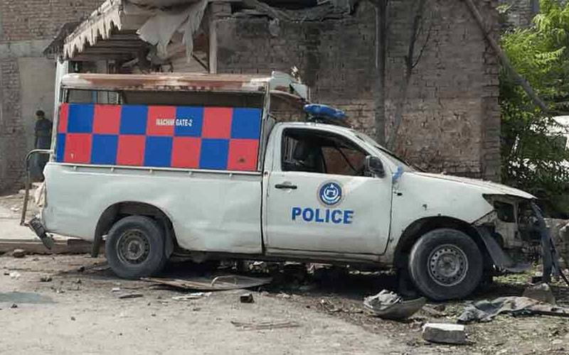 پشاورپولیس موبائل پر آئی ای ڈی دھماکہ,ایک اہلکارشہید، 3زخمی 