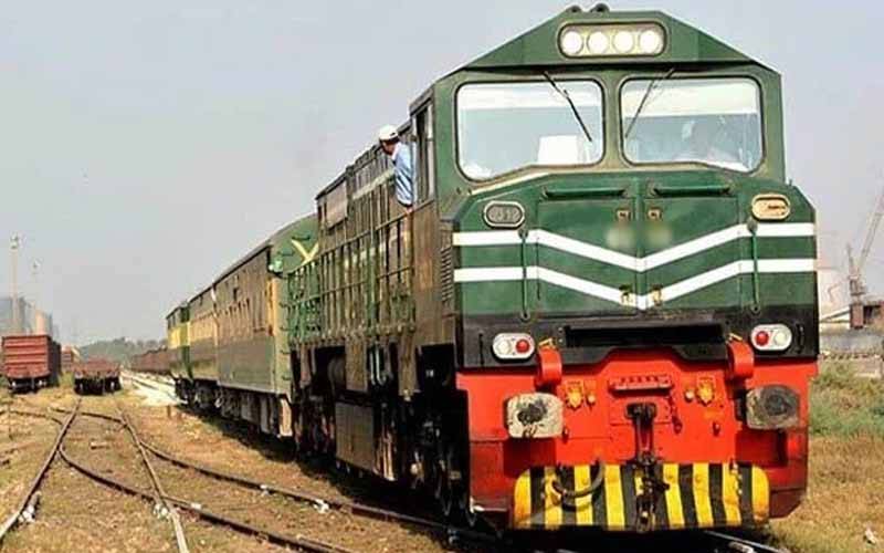 مسافروں کیلئے بری خبر!ٹرینوں کے کرایوں میں اضافہ کر دیا گیا