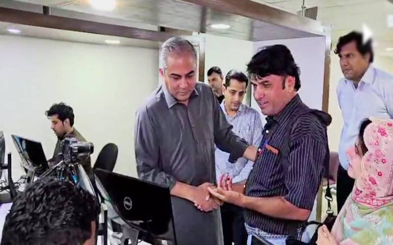 محسن نقوی کا ایگزیکٹو پاسپورٹ آفس ڈیفنس کا دورہ، بہتر انتظامات پر اظہار اطمینان