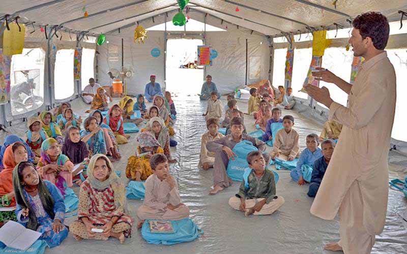 پنجاب:سیلاب سے 60 ہزار بچوں کا تعلیمی سلسلہ متاثر، ٹینٹ سکولز قائم کرنے کا فیصلہ