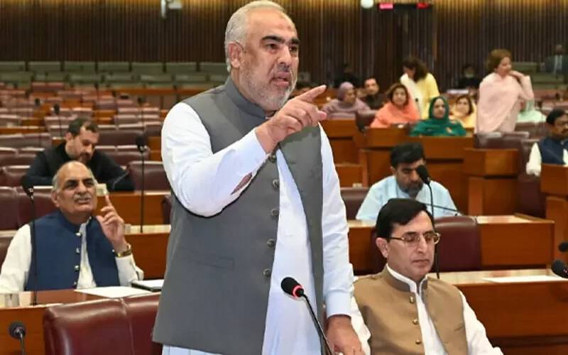 افغانستان کے ساتھ ڈپلومیٹک چینل کے ذریعے بات چیت کریں؛اسد قیصر