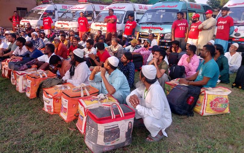 بھارت سے رہا ہونے والے 50 سے زائد پاکستانی ماہی گیر وطن واپس پہنچ گئے