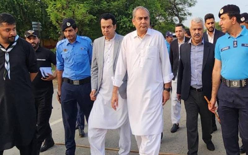 وزیر داخلہ محسن نقوی اورطلال چودھری کا فیض آباد کا دورہ،جوانوں کا حوصلہ بڑھایا