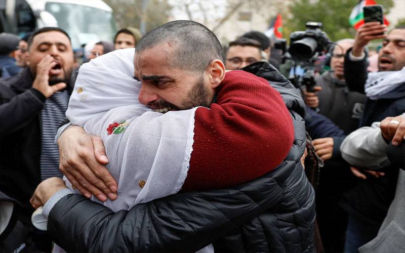 غزہ میں جنگ بندی کے بعد قیدیوں کے تبادلے کی تیاری، فلسطینی گھروں کو لوٹنا شروع