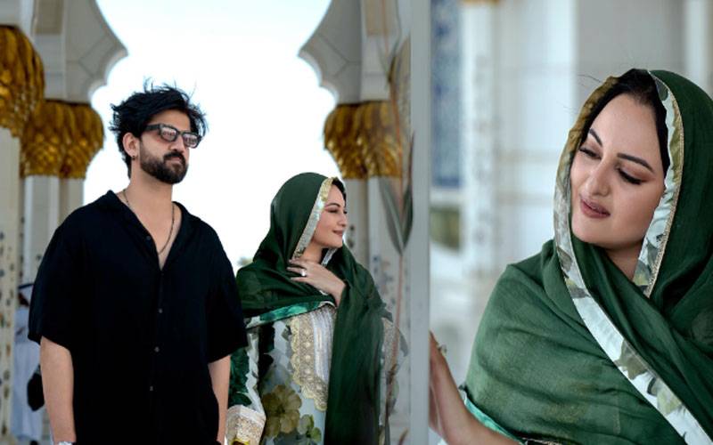 بالی وڈ اداکارہ سوناکشی سنہا کی مسجد میں بنائی گئی تصاویر اور ویڈیو وائرل