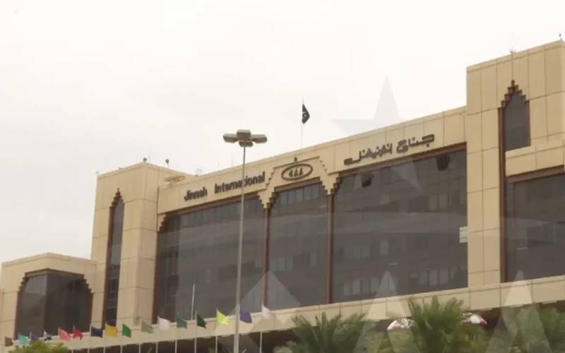 جدہ سے لاہور آنے والی پروازکی کراچی ایئرپورٹ پرہنگامی لینڈنگ 