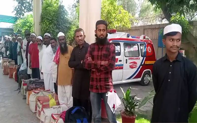 بھارت سے رہائی پانے والے 54 پاکستانی ماہی گیر کراچی روانہ 