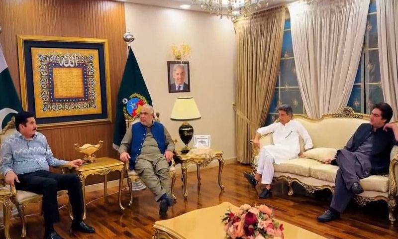 پی ٹی آئی کے پارلیمانی وفد کی گورنر کے پی کے سے ملاقات