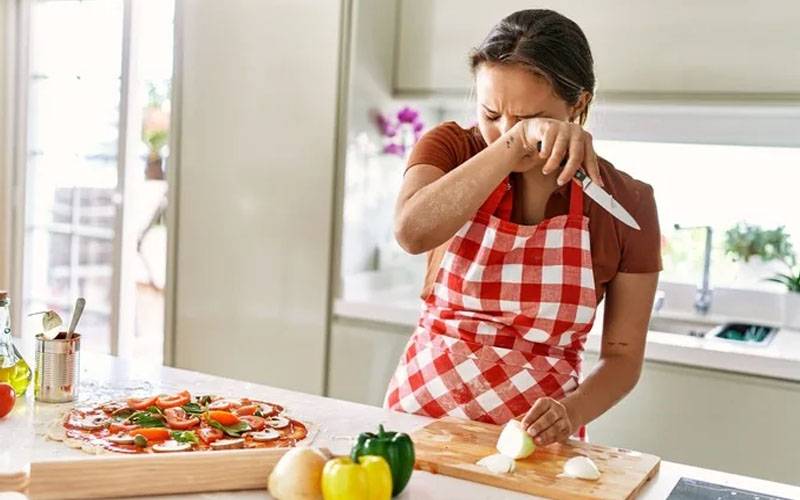  آنسوؤں کے بغیر پیاز کاٹنے کا طریقہ، سائنس نے حل ڈھونڈ لیا
