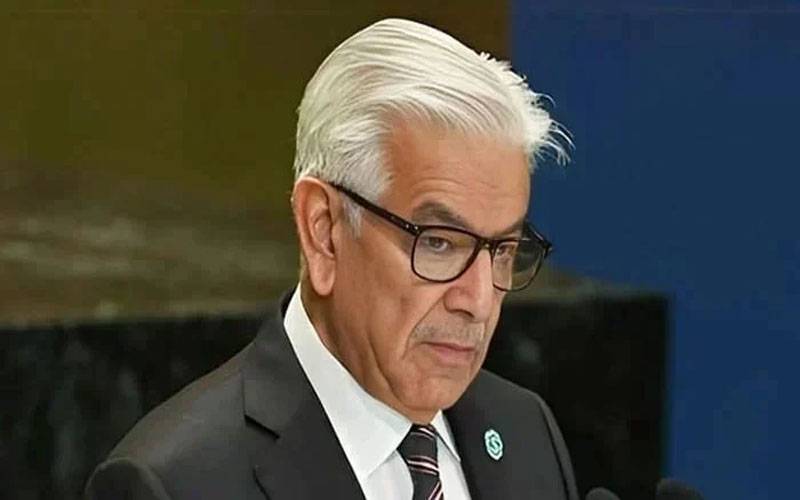 افغان طالبان دھمکی دیتے ہیں اور  مذاکرات کی بات بھی کرتےہیں: خواجہ آصف  