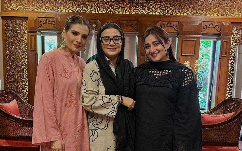عظمیٰ بخاری سے اداکارہ ریشم اورنمرہ مہرہ کی ملاقات،شوبزانڈسٹری کی صورتحال اور فروغ پرگفتگو