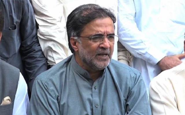 قانونی طور پر عمران خان تحریک انصاف کے سربراہ نہیں ہیں;قمر زمان کائرہ