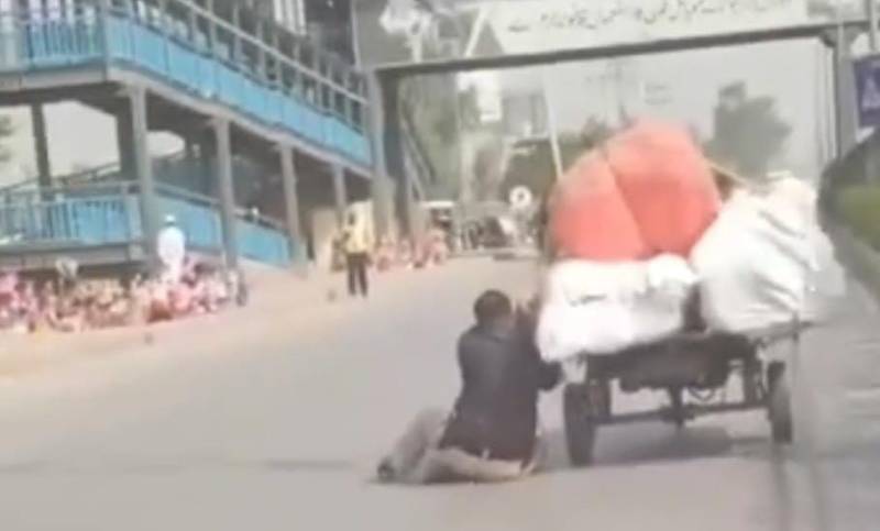 پولیس والے کی ہیرو بننے کی کوشش ناکام، تعریفی سرٹیفیکٹ نہ ملا معطلی کا لیٹر مل گیا