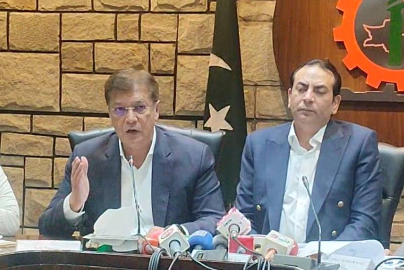 معیشت نئے صوبے بنانے سے فعال ہو گی،اسلام آباد بیٹھ کر معیشت نہیں چلائی جاسکتی،ایس ایم تنویر 