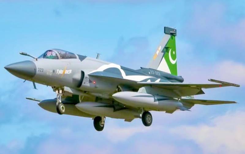 مشقوں میں شرکت کیلئے پاک فضائیہ کے لڑاکا طیاروں کا دستہ آذربائیجان پہنچ گیا