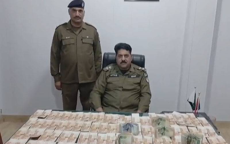  راولپنڈی  پولیس کی کارروائی، کار لفٹر گرفتار،لاکھوں روپے برآمد 