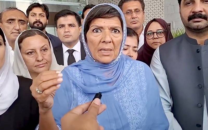 علیمہ خان کے تیسری بار ناقابل ضمانت وارنٹ جاری